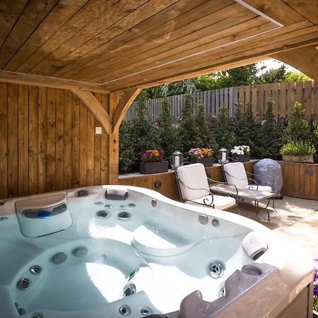 Cotswold Cottage With Hot Tub Bledington Экстерьер фото