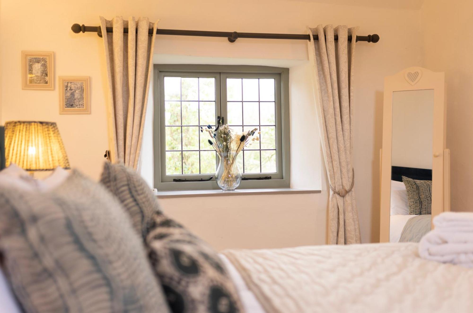 Cotswold Cottage With Hot Tub Bledington Экстерьер фото